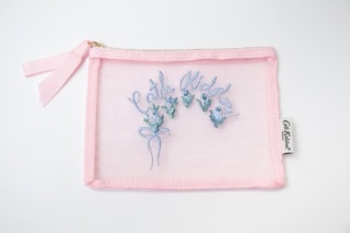 ポーチつきプランなら、人気のメッシュポーチRibbon Floralの本コラボ限定カラーがセットに