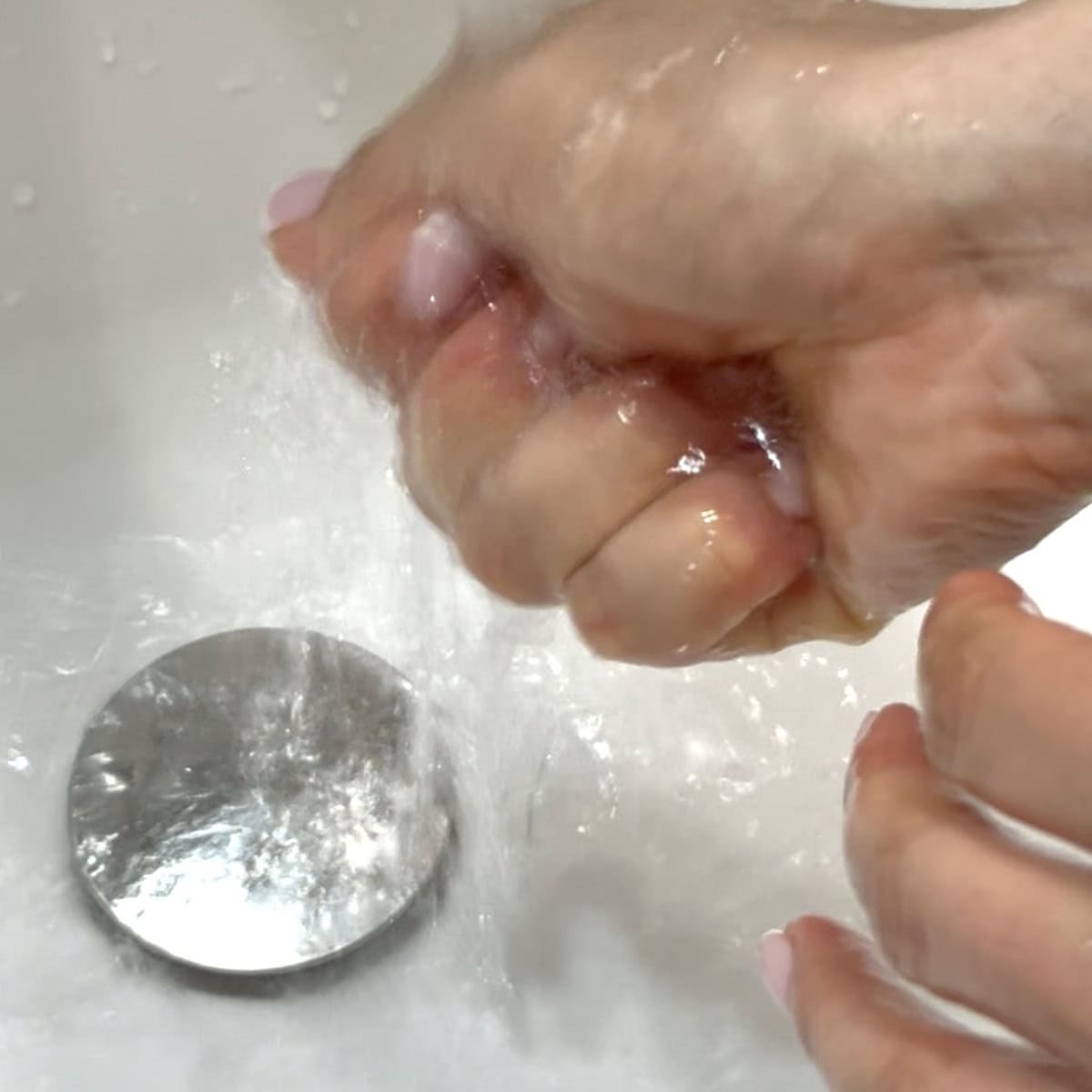 STEP2　水で洗い流す