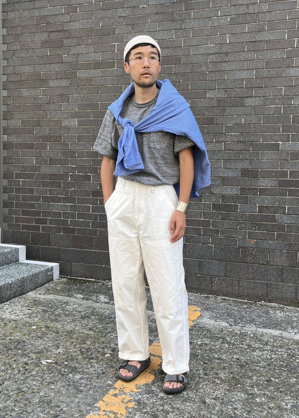 「結び目は中央ではなく、ちょっとずらすとよりこなれますよ！ 」（安武さん）