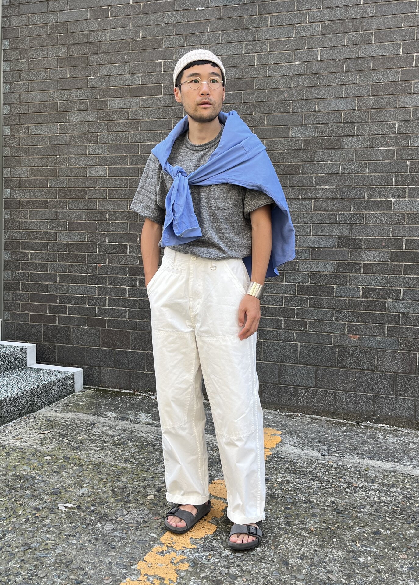 「結び目は中央ではなく、ちょっとずらすとよりこなれますよ！ 」（安武さん）