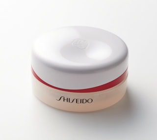エッセンス スキンセッティングパウダー 01 Hydrating GLOW ¥5,500※編集部調べ（SHISEIDO・9月1日発売）