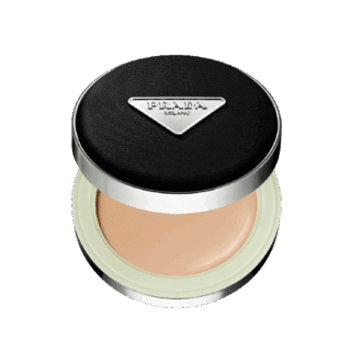 プラダ メッシュ クッション SPF50+･PA+++ 全4色 ￥11,330（プラダ ビューティ）