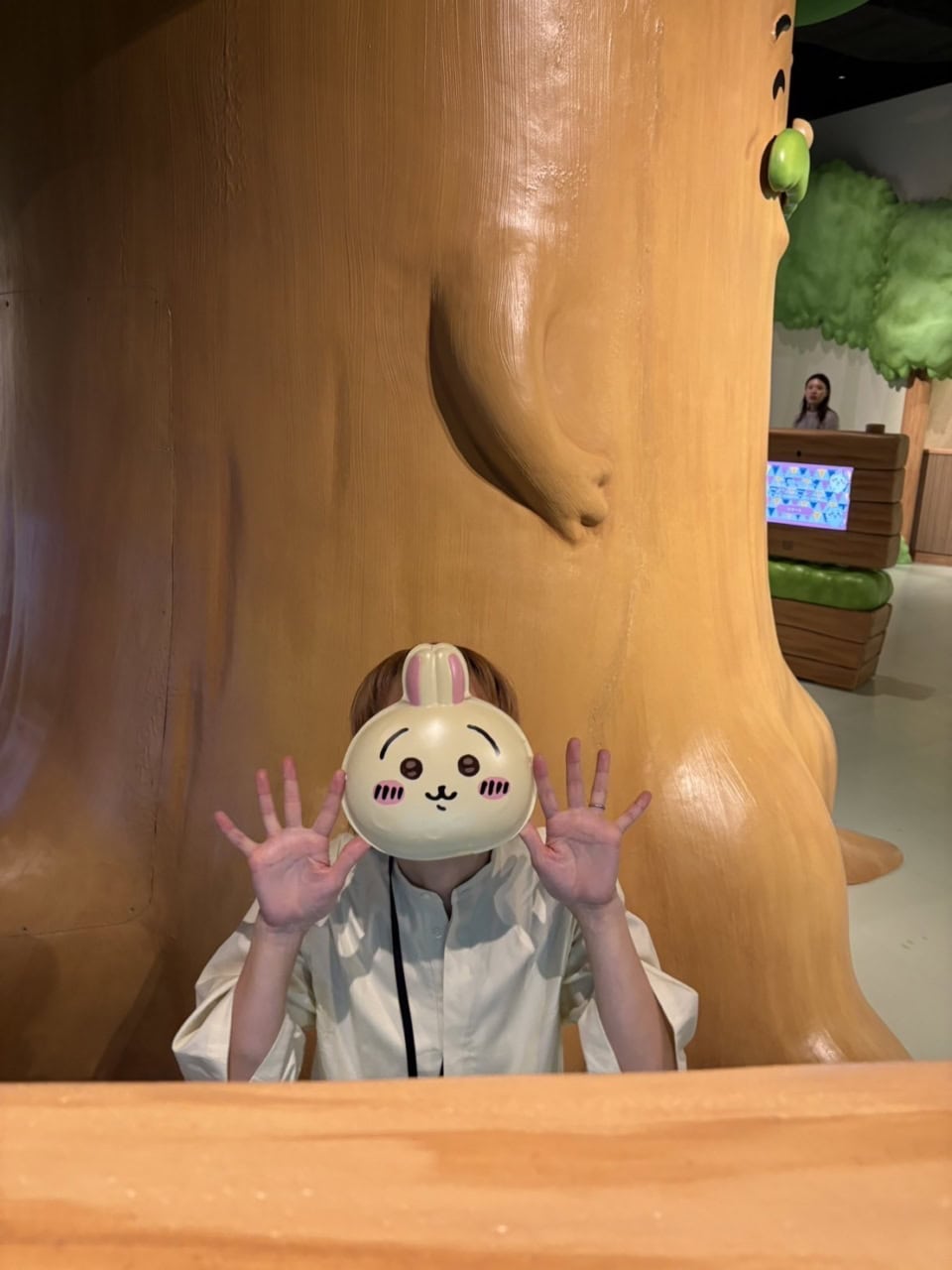 パークを存分に楽しむべく（※仕事です）、息子のために縁日で買ったうさぎのお面を、自主的に持参しました。ヤハッッ！