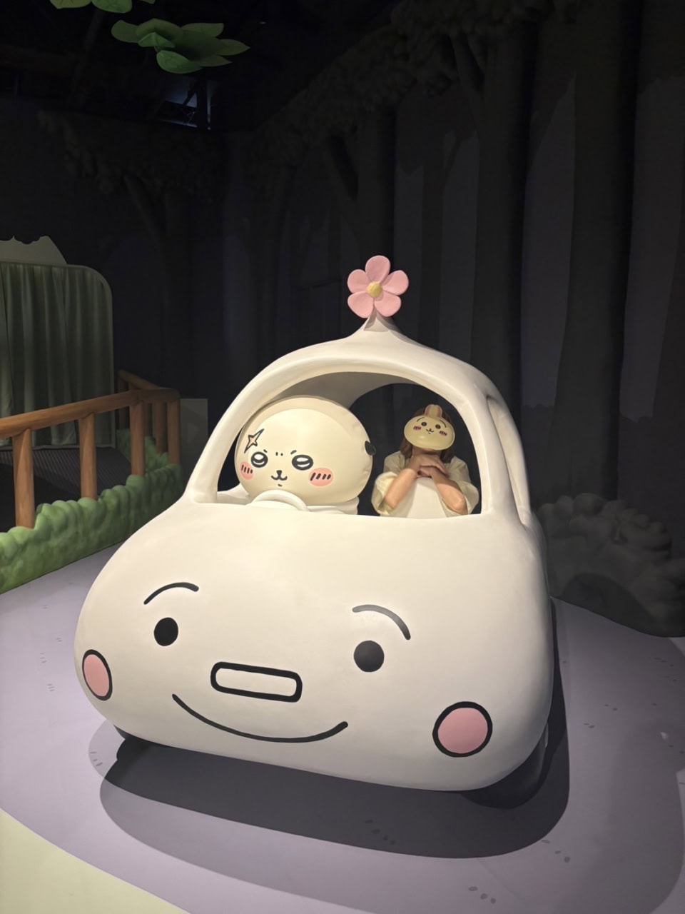 ラッコ様♡ ラッコの運転する車に乗り込んで一緒に写真が撮れちゃいます。お面のうさぎもご満悦（笑）。