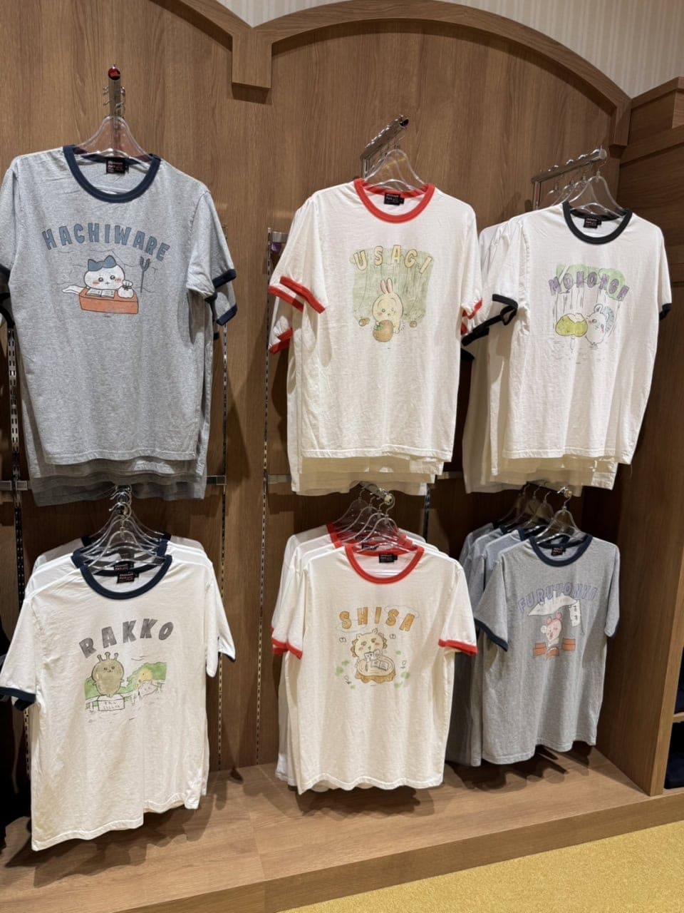 夏はTシャツ！ ヴィンテージライクなデザインが洒落てます。「USAGI」のロゴがジワる。