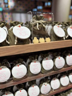 おみやげにぴったりな報酬袋入りのクッキー。