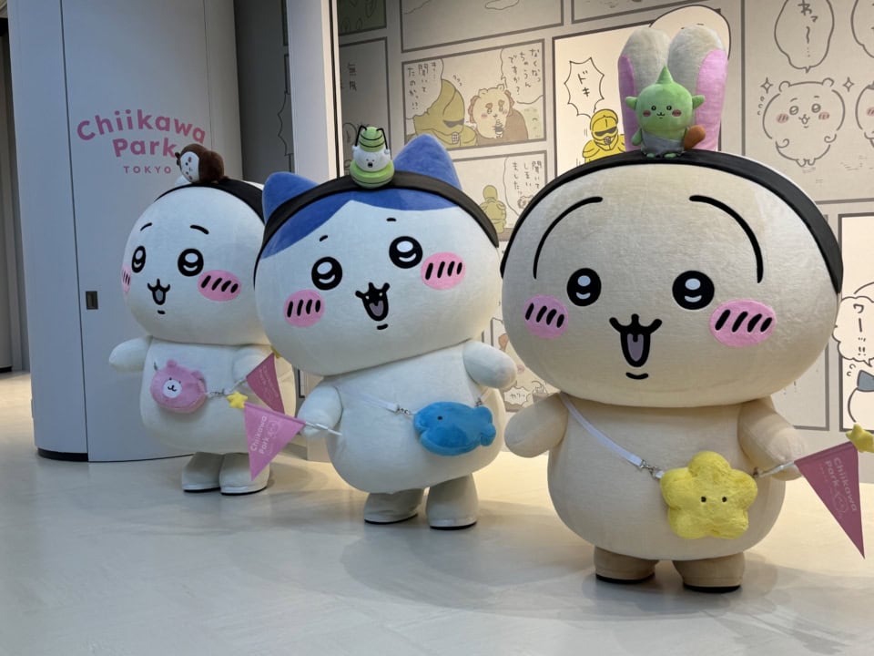 展示エリアのエンディングが終わり外に出るとキャラクターたちが待っています。ちいかわ、ハチワレ、うさぎ、モモンガがランダムで登場し、記念撮影タイム。これはテンション上がりますよ～！