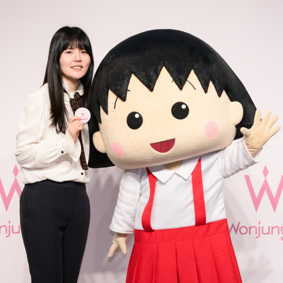 左：ウォンジョンヨ先生、右：ちびまる子ちゃん