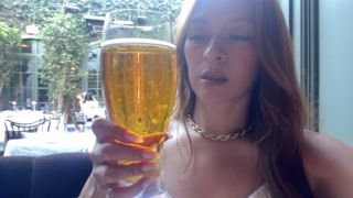 近況：最近はL.A.も暑いから、ビールばっかり飲んでます。
