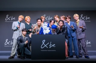 &beベースメイクリニューアル第2弾発表会に登壇したINI