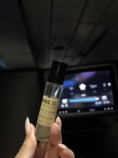 実は、飛行機に乗るのが苦手な私。離陸前の緊張はル ラボの癒やしの香りに助けられてます。
