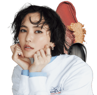 「16 ストーン」リング［Pt×YG×DIA］¥2,420,000（人さし指）、同［Pt×YG×DIA］¥1,628,000（薬指）、「16 ストーン」ピアス［Pt×YG×DIA］¥1,958,000（全てティファニー／ティファニー・アンド・カンパニー・ジャパン・インク）、スエット¥37,400※参考価格（スポーティー&リッチ／ザ・ウォール ショールーム）、シャツはスタイリスト私物