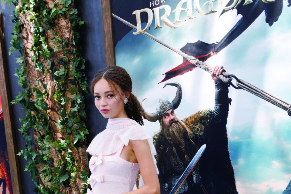 没入感がすごい!大ヒットアニメ実写版『ヒックとドラゴン』アスティ役ニコ・パーカーが語る撮影秘話
