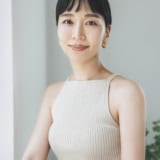 PROFILE_ヘア＆メイクアップアーティスト。エッジーにしてクリーンなルックに定評があり、ファッション誌や広告で活躍中。2024年には第1子を出産。