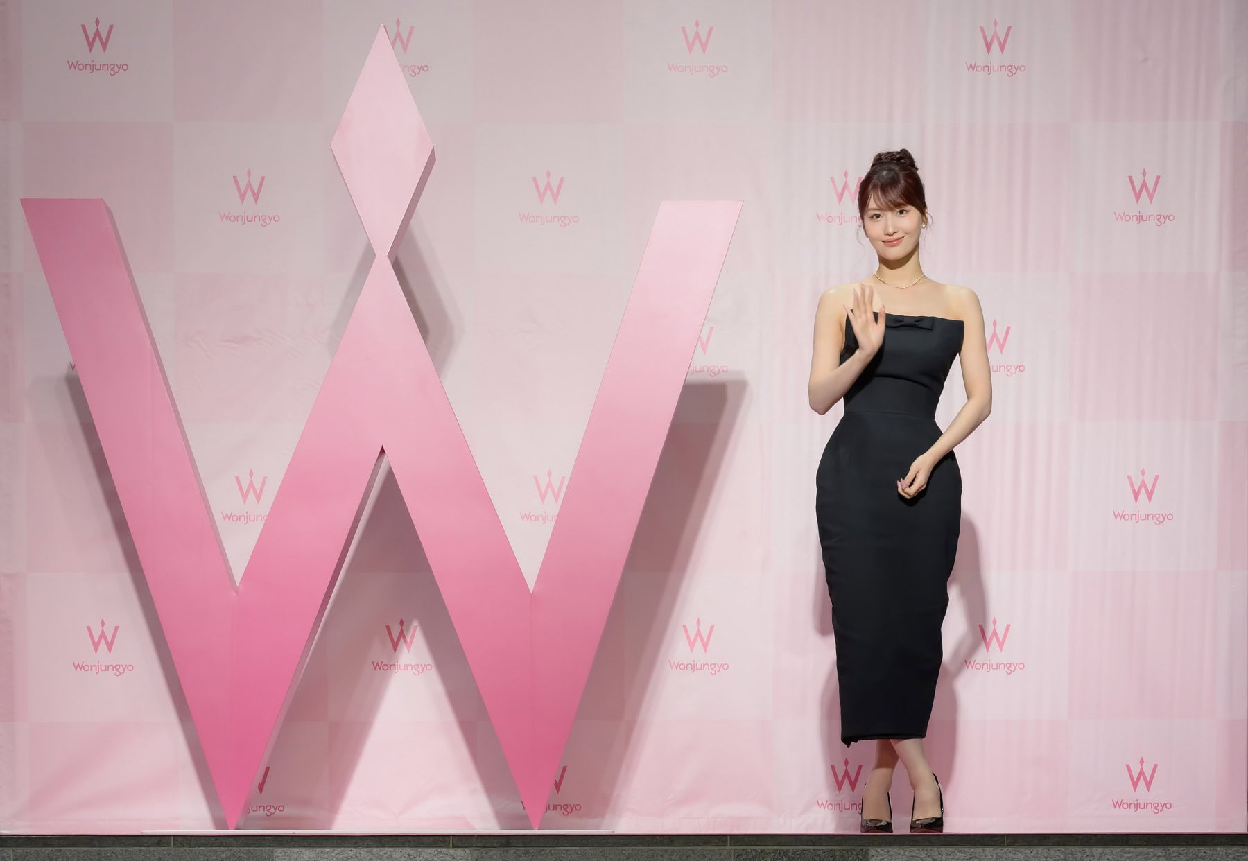 ウォンジョンヨ モイストアップレディスキンパックリニューアル発表会に登壇したTWICE MOMO