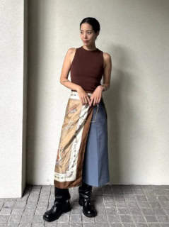 CELINEのヴィンテージスカーフ、ZARAのトップス、その他は全て本人私物