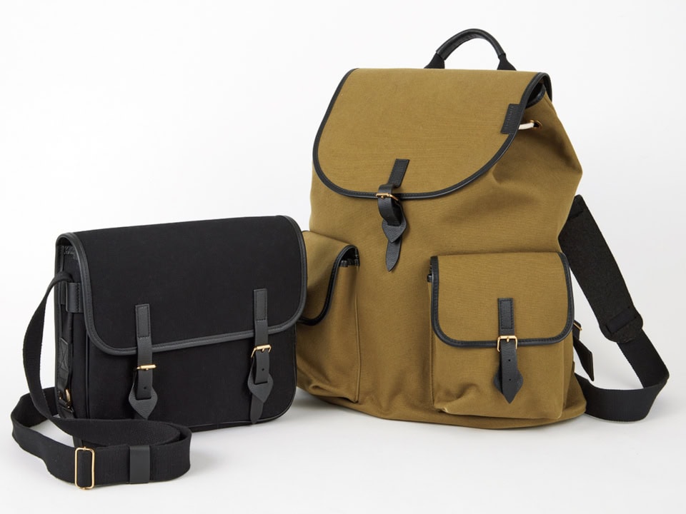 リュック¥188,100、ショルダーバッグ¥140,800（共にリュニフォーム／リュニフォーム アオヤマ）