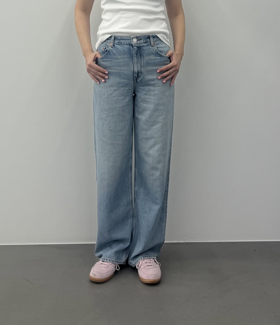 【TENCEL ™ DENIM STRAIGHT】￥21,890（マウジー／バロックジャパンリミテッド）