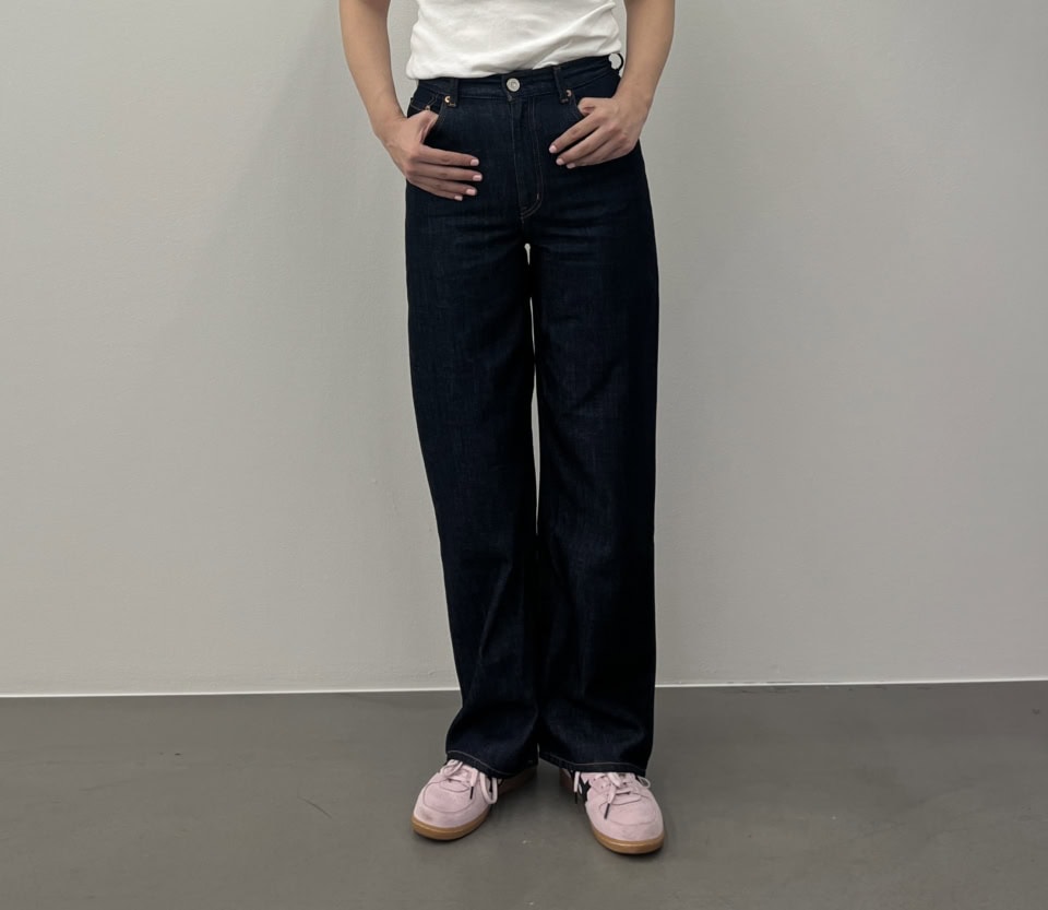 【TENCEL ™ DENIM STRAIGHT】￥21,890（マウジー／バロックジャパンリミテッド）