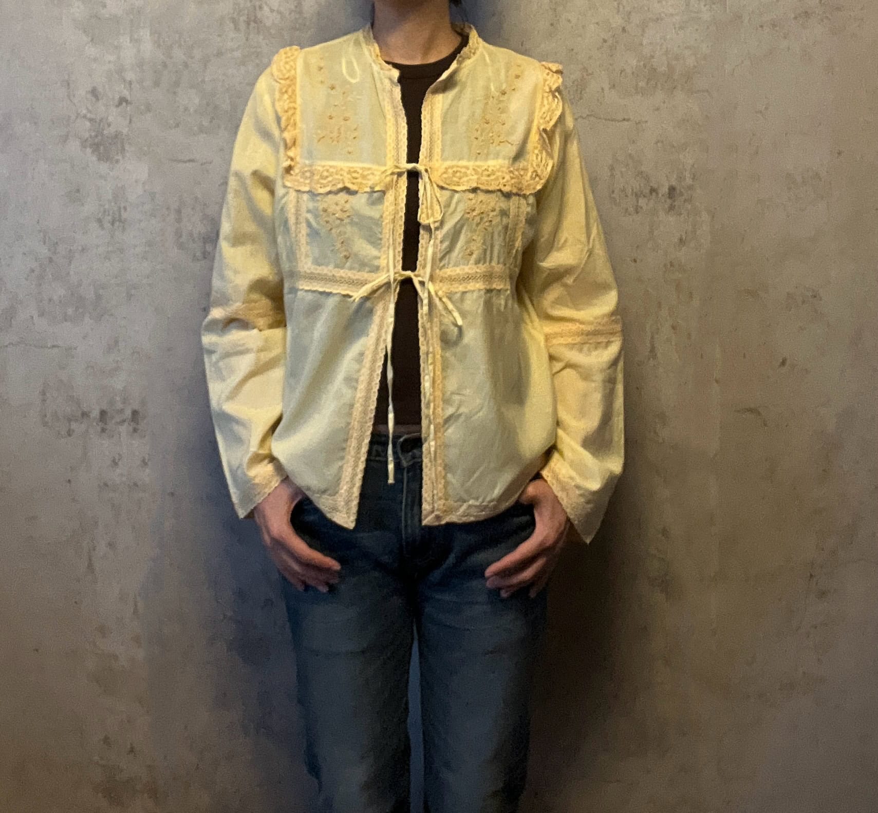残暑が厳しい日の軽い羽織りとしても重宝しそう！