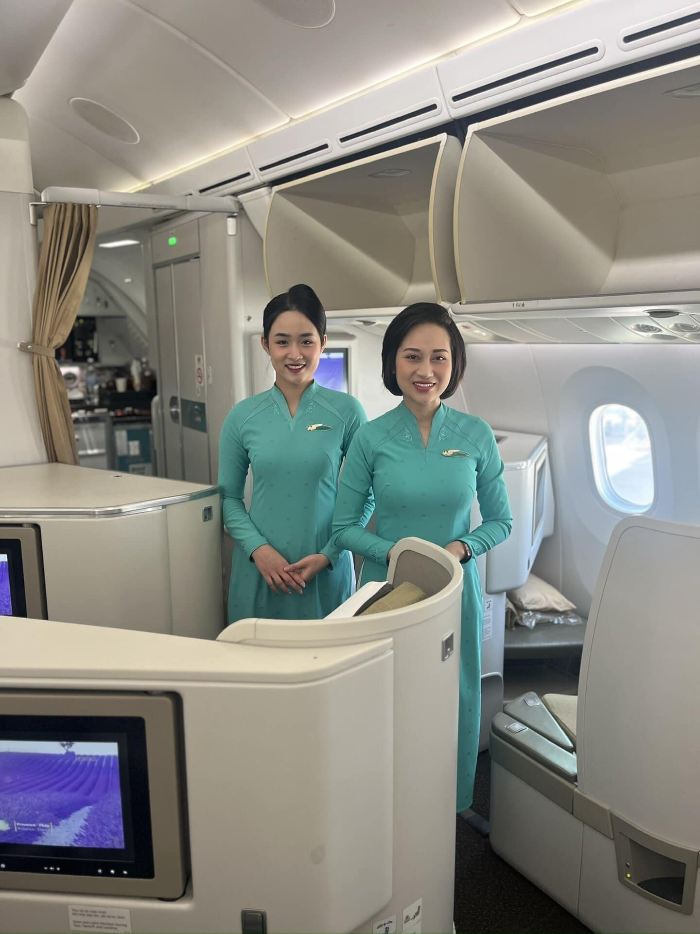 CAさんのアオザイ姿が素敵すぎて、機内からベトナム気分が盛り上がります！