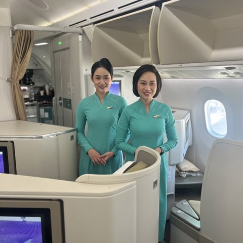 機内食が絶品♡６時間の空の旅を満喫する40代ライター【ベトナム航空】ビジネスクラス初・搭乗記