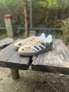 「GAZELLE INDDOR」（10月25日発売予定）￥18,700（アディダス オリジナルス）