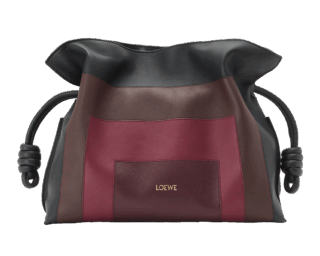 バッグ〈フラメンコクラッチ〉［H24.5×W30×D10.5㎝］¥486,200（ロエベ／ロエベ ジャパン クライアントサービス）