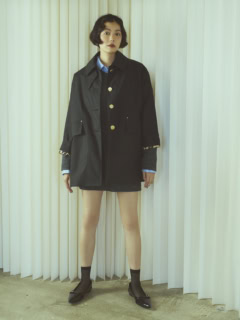 ※別注・銀座店先行発売¥172,700（マッキントッシュ）、シャツ¥19,800（ジャーナル スタンダード レサージュ）、ミニドレス¥44,000（ジェーン スミス）、シューズ¥42,900（ヒューン／全てジャーナル スタンダード レサージュ 丸の内店）、ソックスはスタイリスト私物
