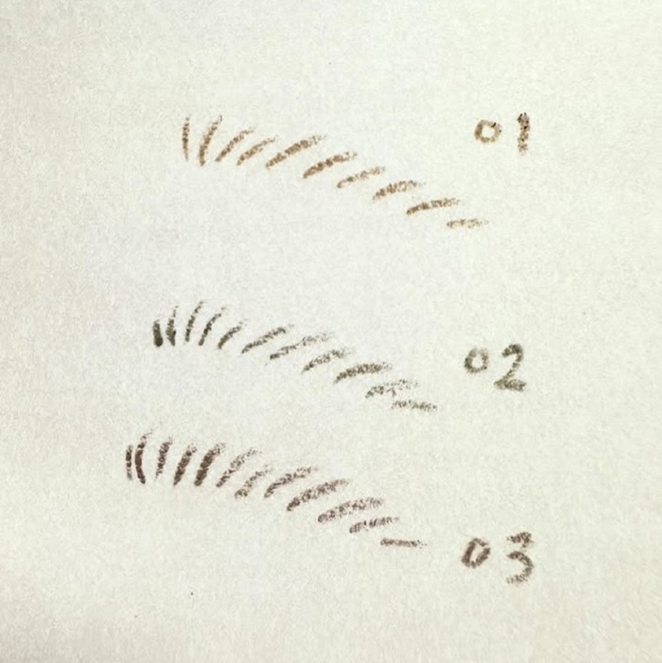 カラーは、ふんわり抜け感のある「01 桂」、知的で凛とした「02 欅」、洗練された大人な印象の「03 椛」の3色。
