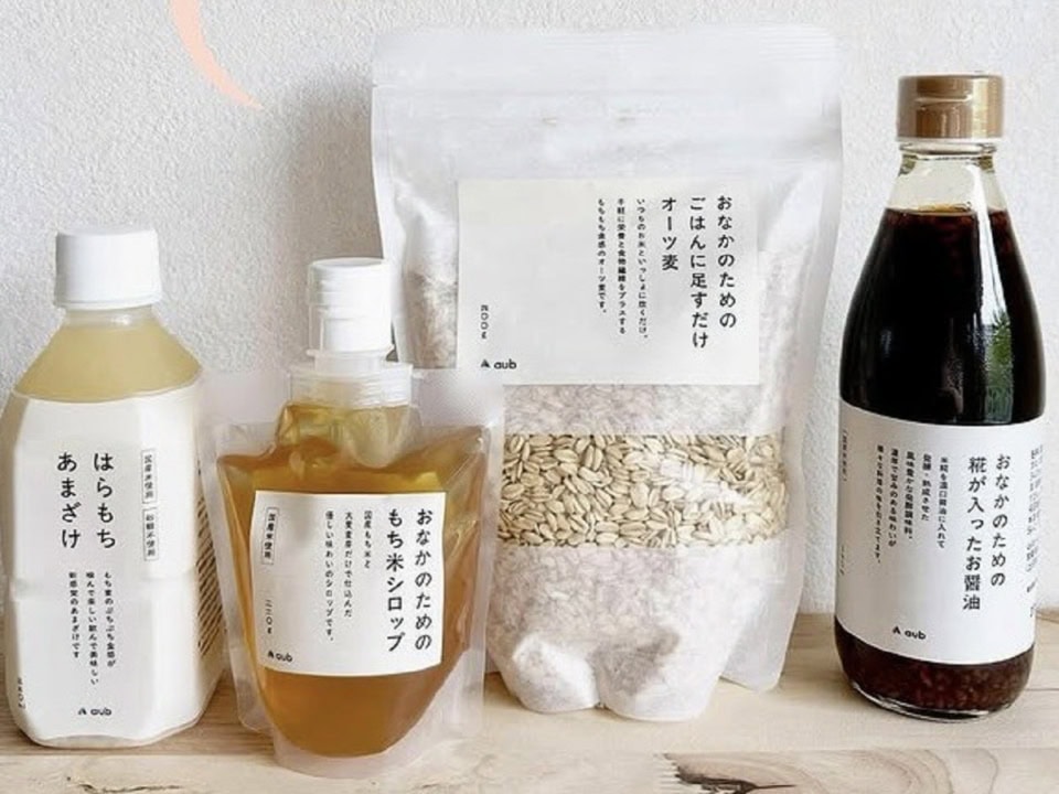 おなかのための糀が入ったお醤油（2本セット）¥1,490、おなかのためのごはんに足すだけオーツ麦（3個セット）¥2,990、はらもちあまざけ（8本セット）¥3,990、おなかのためのもち米シロップ（2個セット）¥1,990（AuB）