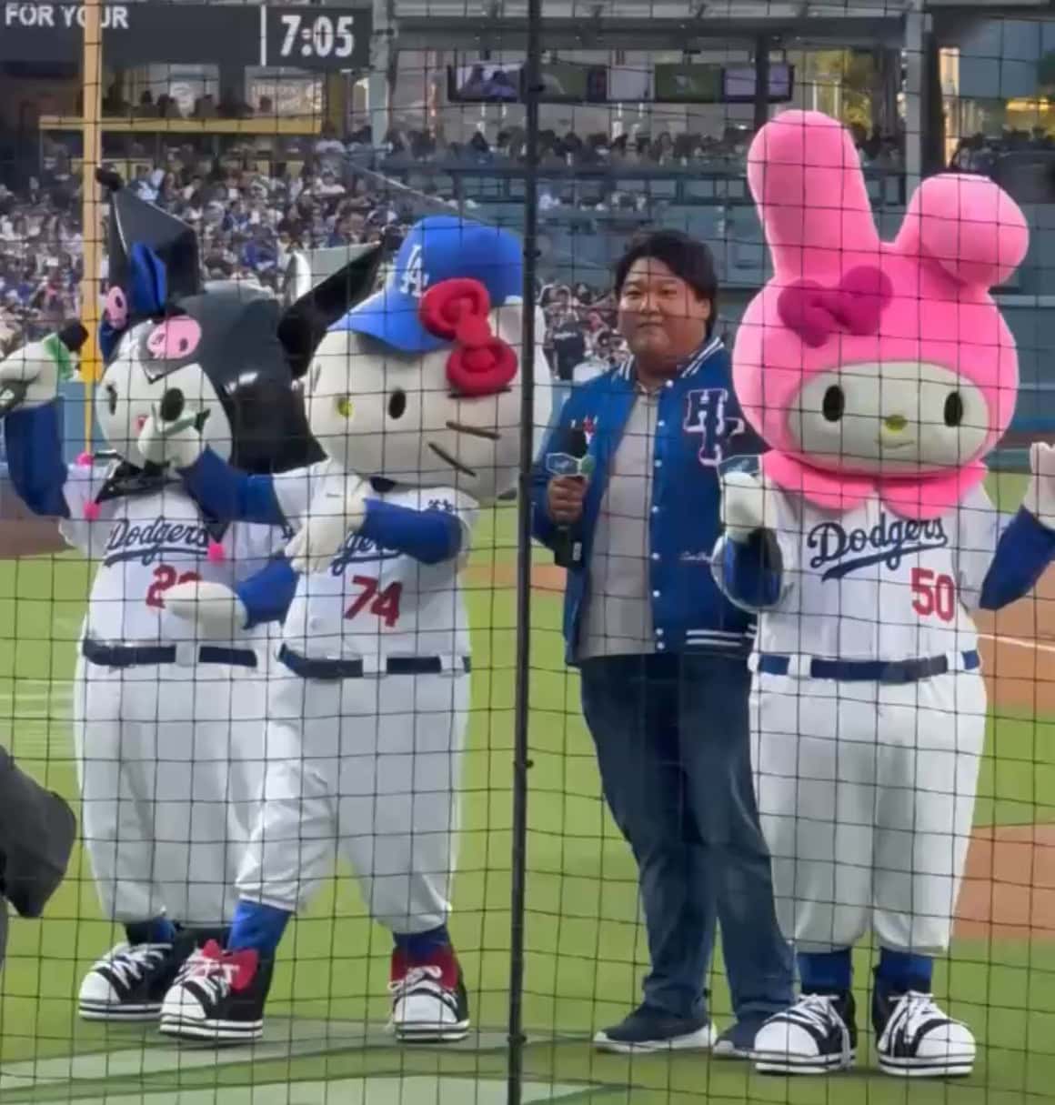 オープニングセレモニーにキティ＆マイメロ＆クロミ＆ポチャッコ似の社長さんが登場！