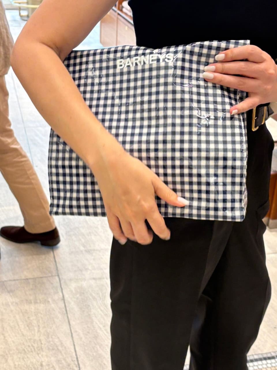 BARNYES NEW YORKロゴ入りPVCトート　折りたたんで持ってもカワイイ