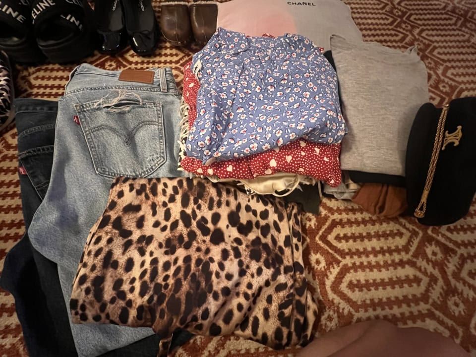 昔はていねいにコーディネートして持っていったけど、最近は着ている服をざっくり持っていきます。着なかった服もあるけど気にしない。パジャマはマストアイテム。