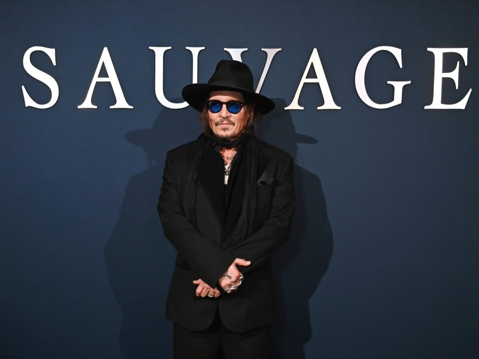 ジョニー・デップ、ロンドンでディオール「ソヴァージュ」のイベントに参加。誕生10周年を祝う