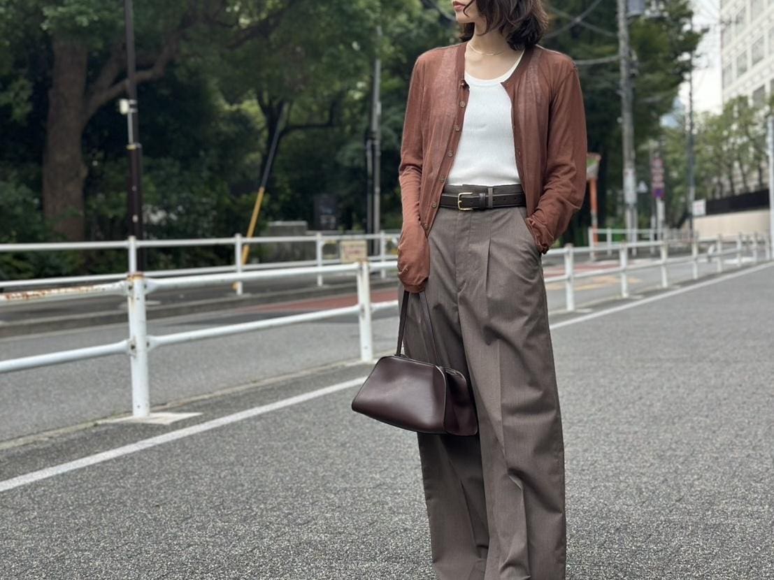 ブラウンコーデにブラウンのベルト。