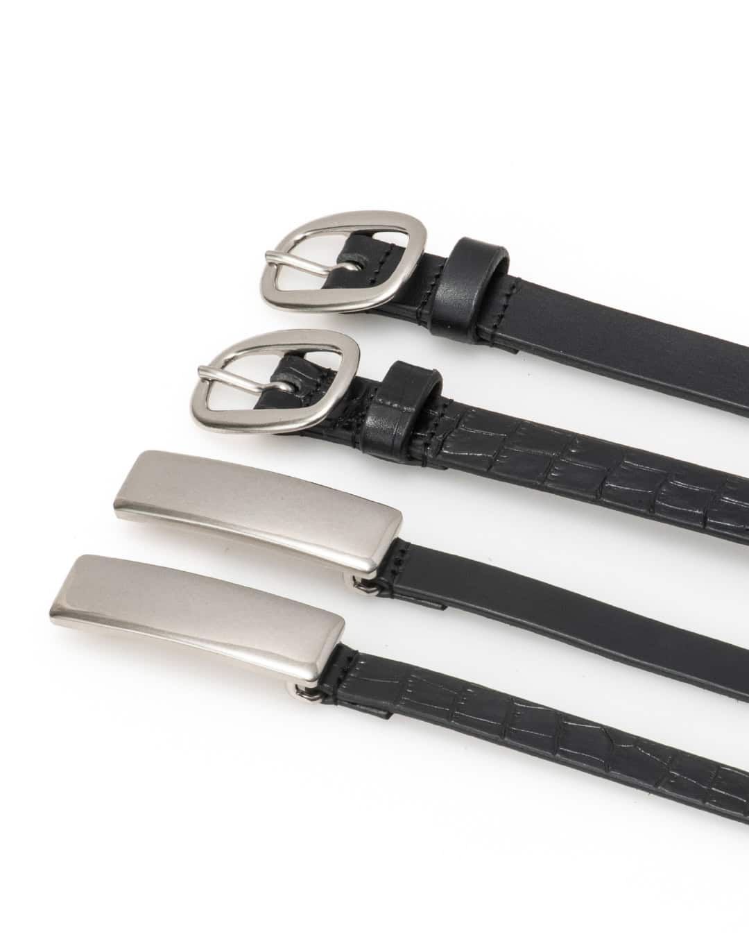 上からSMOOTH BUCKLE METAL BELT 18MM￥16,500、CROCO BUCKLE METAL BELT 18MM￥16,500、SMOOTH RECTANGLE METAL BELT 13MM￥15,400、CROCO RECTANGLE METAL BELT 13MM￥15,400（全てMAISON CANAU）
