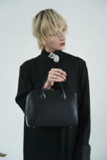 SMOOTH BOX-BOSTON[W26×H19×D10cm]¥79,200（MAISON CANAU）