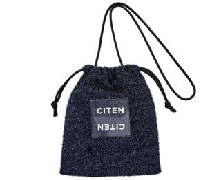 キラキラニットクリアロゴキンチャクショルダー［H27×W22㎝］¥3,960（全てシテン／ユナイテッドアローズ カスタマーサービスデスク）