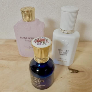 ダブル コンセントレート セラム 40mL ¥11,000、イドラ プルミエール 80mL ¥6,600、リペア トリートメント 60mL ¥6,600（ポール & ジョー ボーテ）※2025年10月1日発売