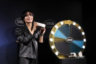 ミニチュアのバスタブをゲットし、ご満悦のなにわ男子・大西流星さん