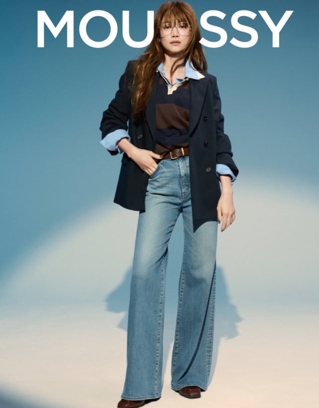 【MOUSSY】ノーストレスで美脚に！ 25年目のマウジーの新作フレアとコーデュロイアイテムに注目｜ヨンア