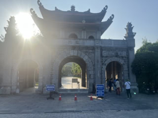 正門をはじめとする建物の多くは、中国文化を受け継いでいるそう