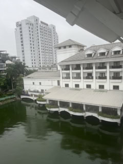 翌日はあいにくの雨でしたが、それでもバルコニーからの景色は最高でした！