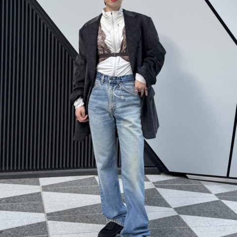 【40代スナップ】チラリ「レース」使いでスニーカーコーデの「女」度をアップ！｜福井清夏さん