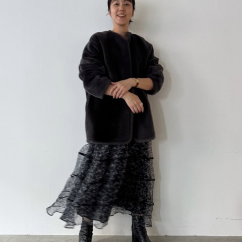 【40代スナップ】「もこもこアウター」×「透け感ドレス」異素材コーデが可愛い！｜福田恵理さん