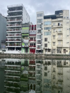 今っぽい建物とクラシックな建物が並んでいるのも印象的でした