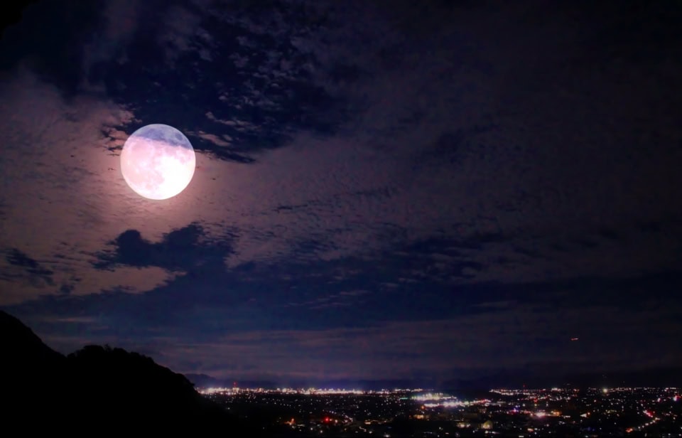 今年最大！【スーパームーン】2025年11月の満月は5日の22時19分。2日から8日まで体調に注意を