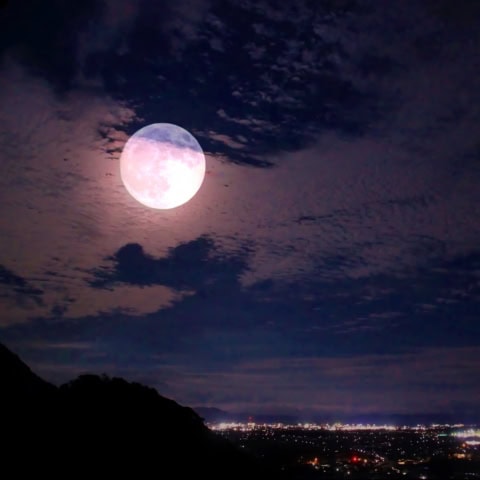 今年最大！【スーパームーン】2025年11月の満月は5日の22時19分。2日から8日まで体調に注意を