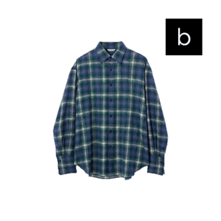 【AURALEEのチェックシャツ】 オーセンティックなチェックシャツは、あえて大きめを選び、ズルッと着るのがオススメ。ウール100%だから、軽羽織りとしても活躍してくれそう。¥52,800(オーラリー)